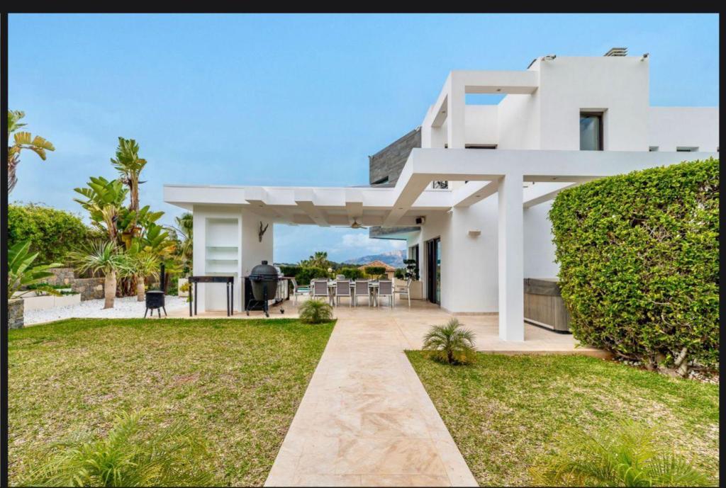 5 bed casa / chalet in Jávea