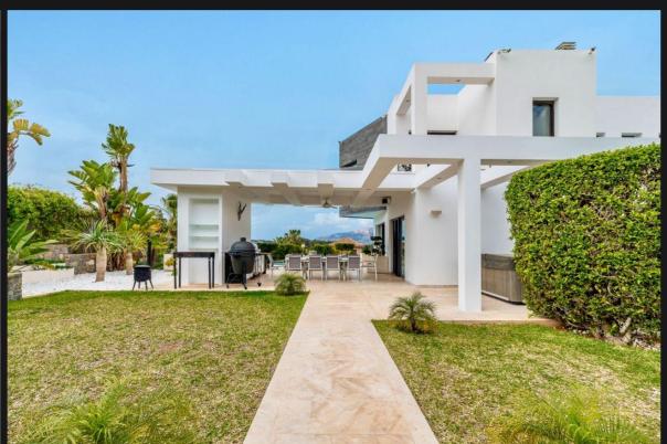 5 bed casa / chalet in Jávea