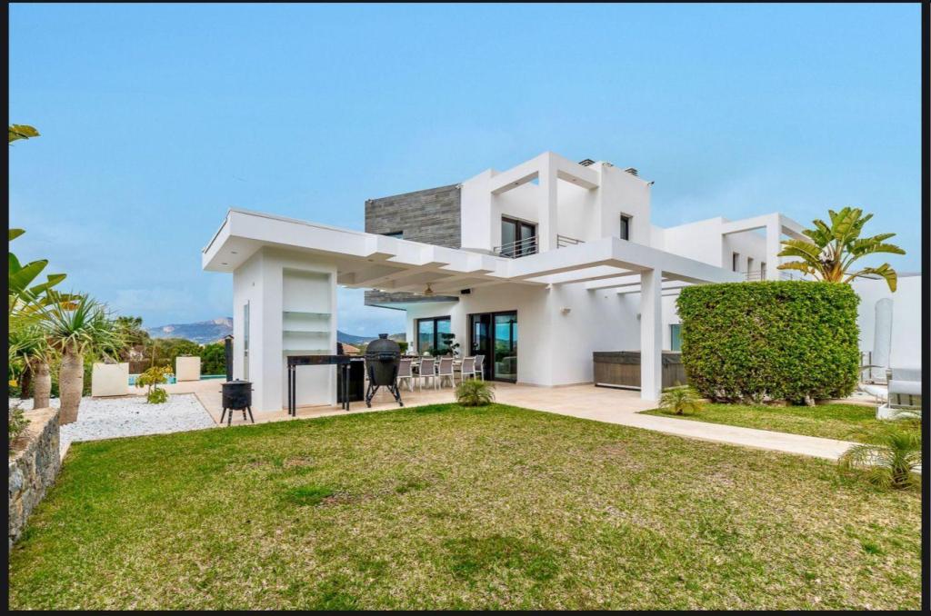 5 bed casa / chalet in Jávea