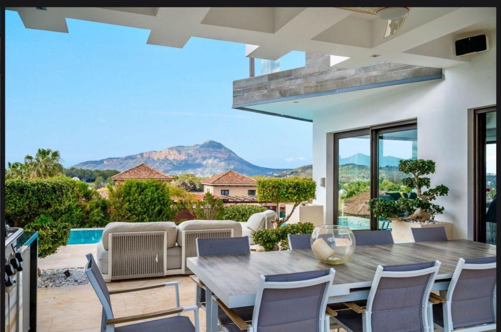 5 bed casa / chalet in Jávea