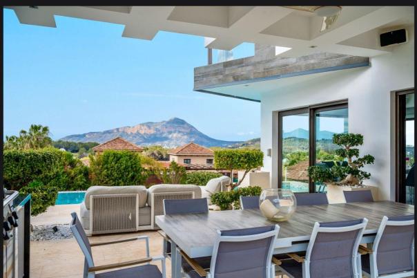 5 bed casa / chalet in Jávea