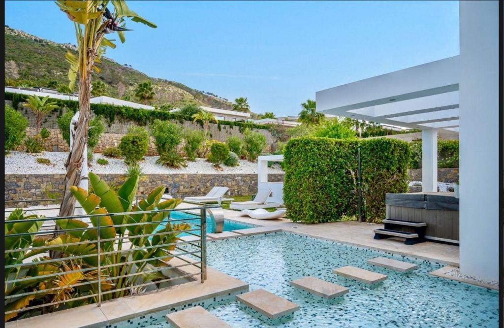 5 bed casa / chalet in Jávea