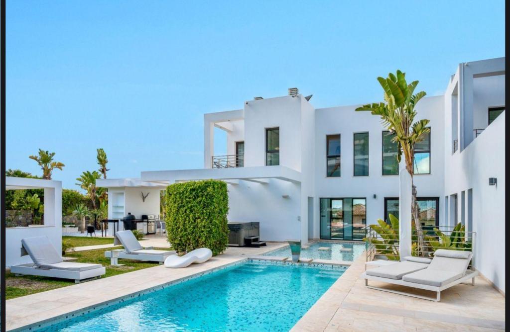 5 bed casa / chalet in Jávea