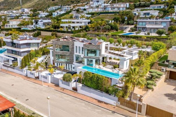 5 bed casa / chalet in Jávea