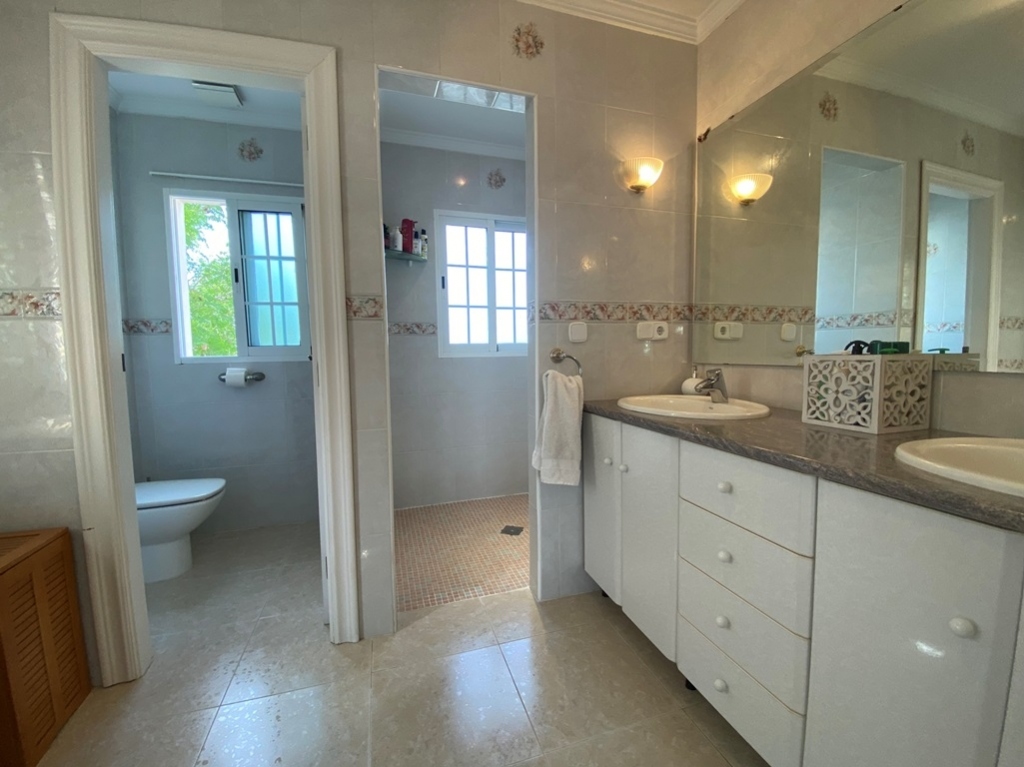 7 bed villa in Orba