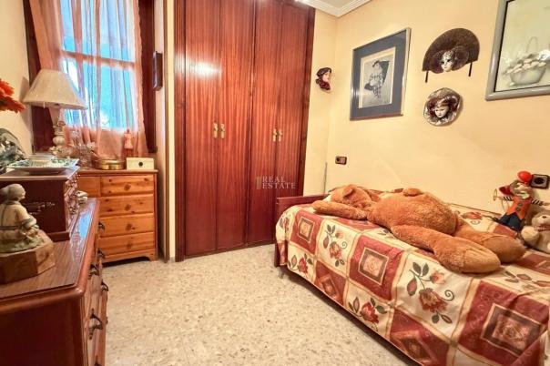 4 bed apartment in Alicante/Alacant