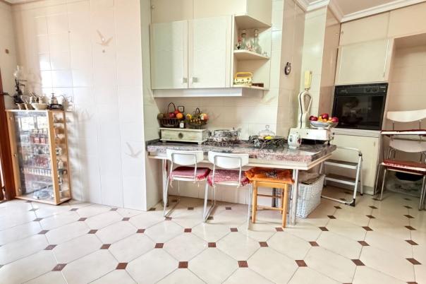 4 bed apartment in Alicante/Alacant