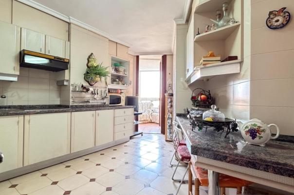 4 bed apartment in Alicante/Alacant