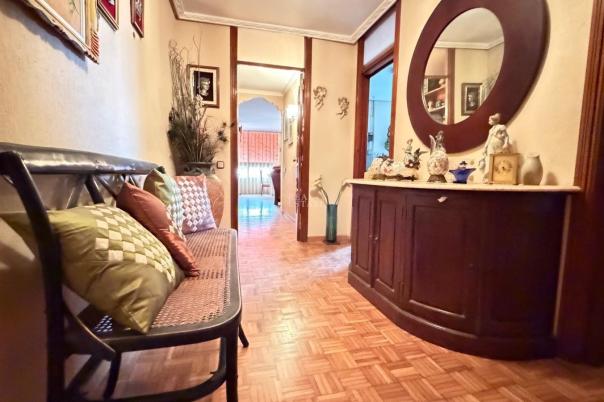 4 bed apartment in Alicante/Alacant