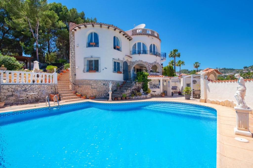 5 bed villas in Benissa