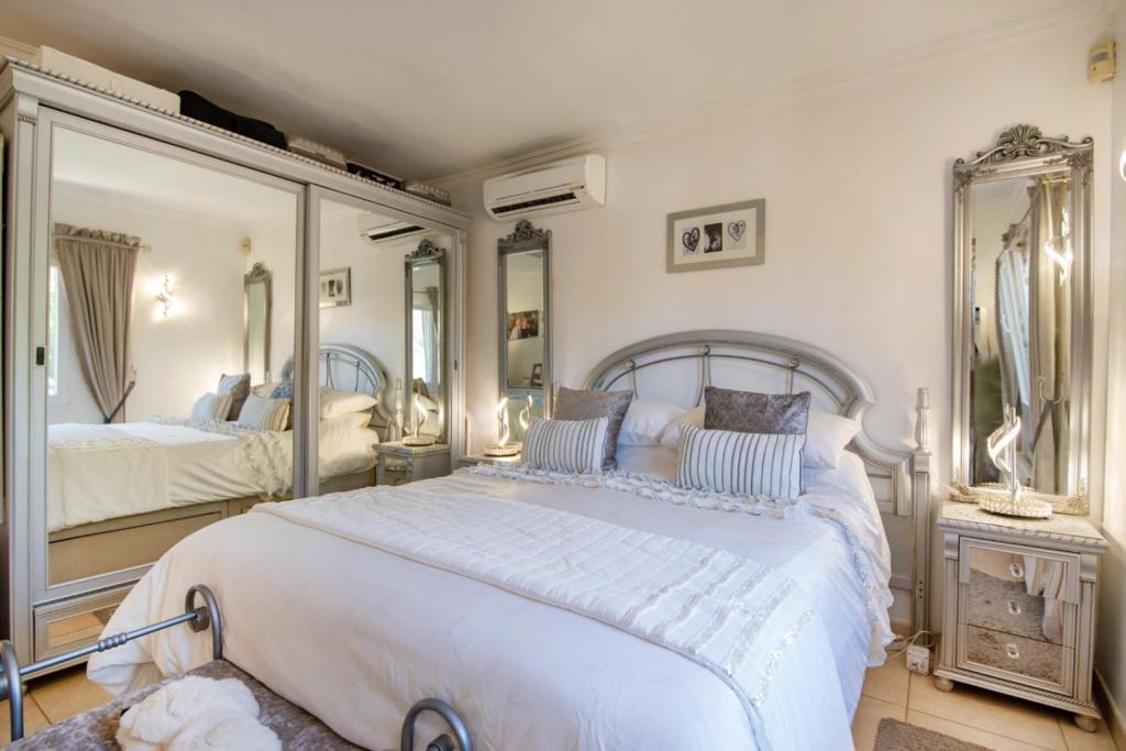 5 bed villas in Benissa