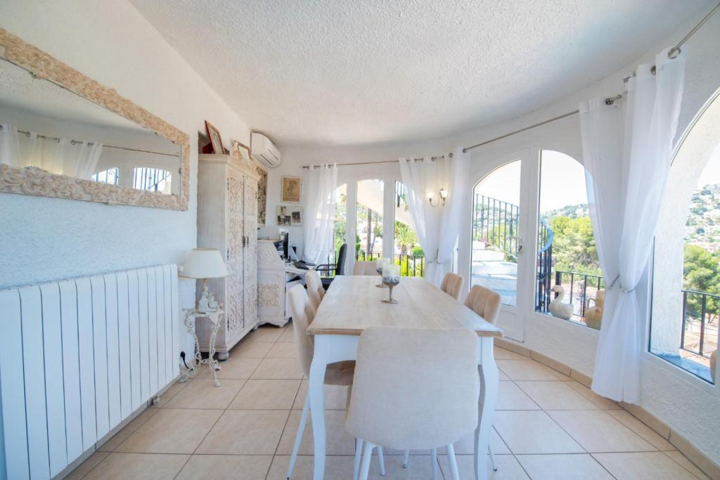 5 bed villas in Benissa