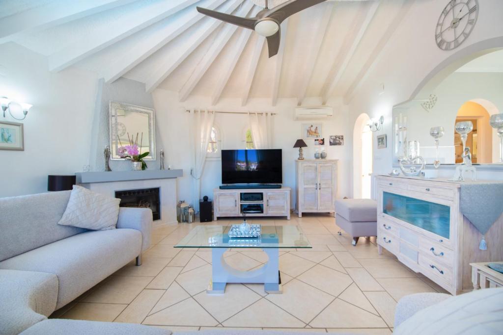 5 bed villas in Benissa