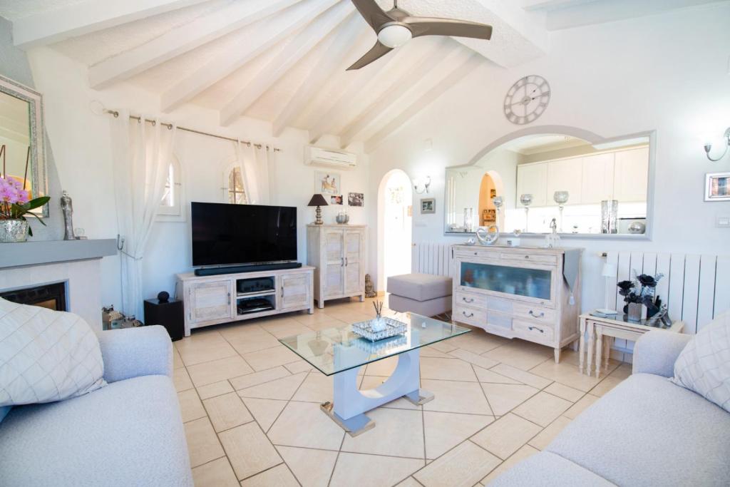 5 bed villas in Benissa