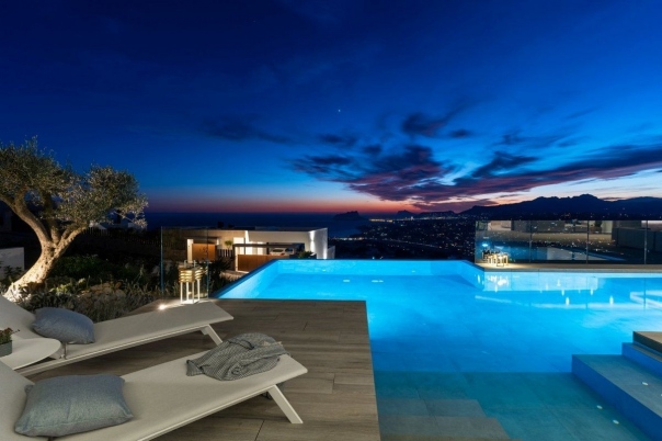 4 bed casa / chalet in Benitachell