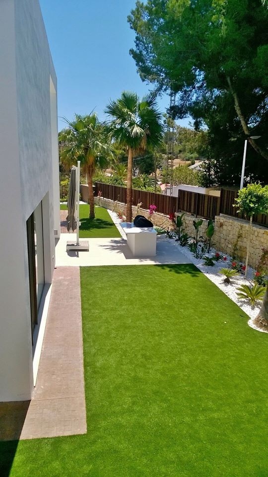 Charlesworth Gardens - Landscape Gardening & Garden Design