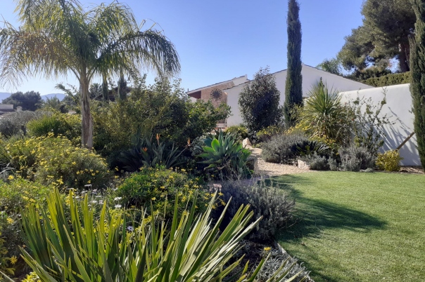 Charlesworth Gardens - Landscape Gardening & Garden Design