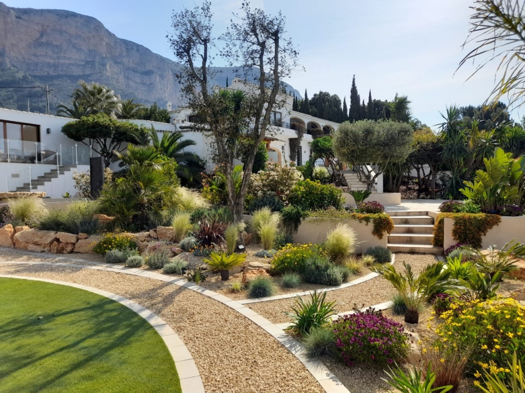 Charlesworth Gardens - Landscape Gardening & Garden Design