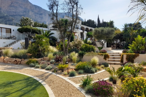 Charlesworth Gardens - Landscape Gardening & Garden Design