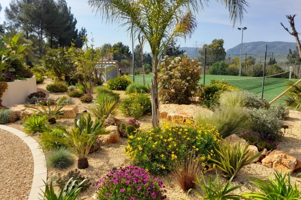 Charlesworth Gardens - Landscape Gardening & Garden Design