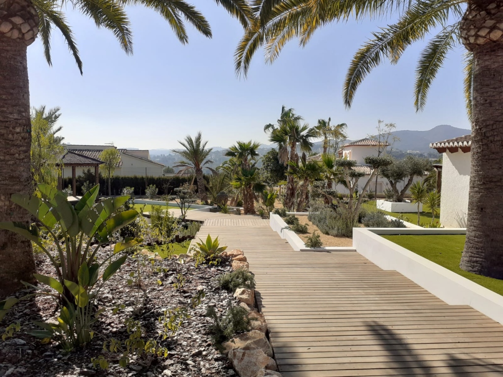 Charlesworth Gardens - Landscape Gardening & Garden Design