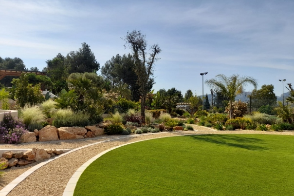 Charlesworth Gardens - Landscape Gardening & Garden Design