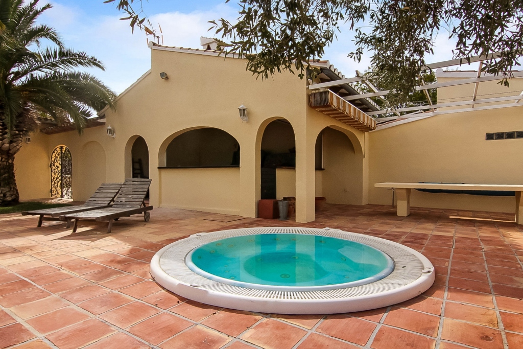7 bed finca in Benissa