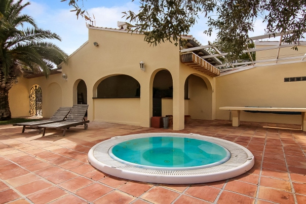 7 bed finca in Benissa