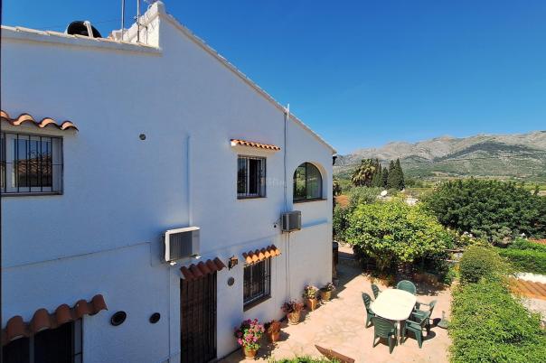 4 bed villa in Orba