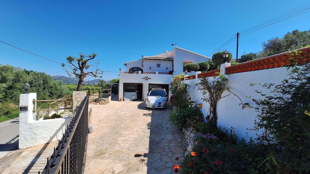 4 bed villa in Orba