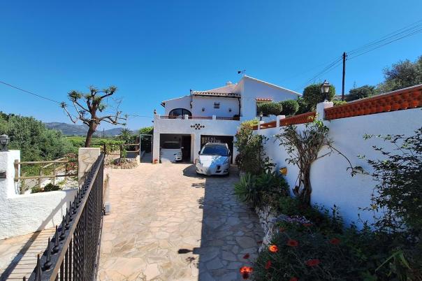 4 bed villa in Orba