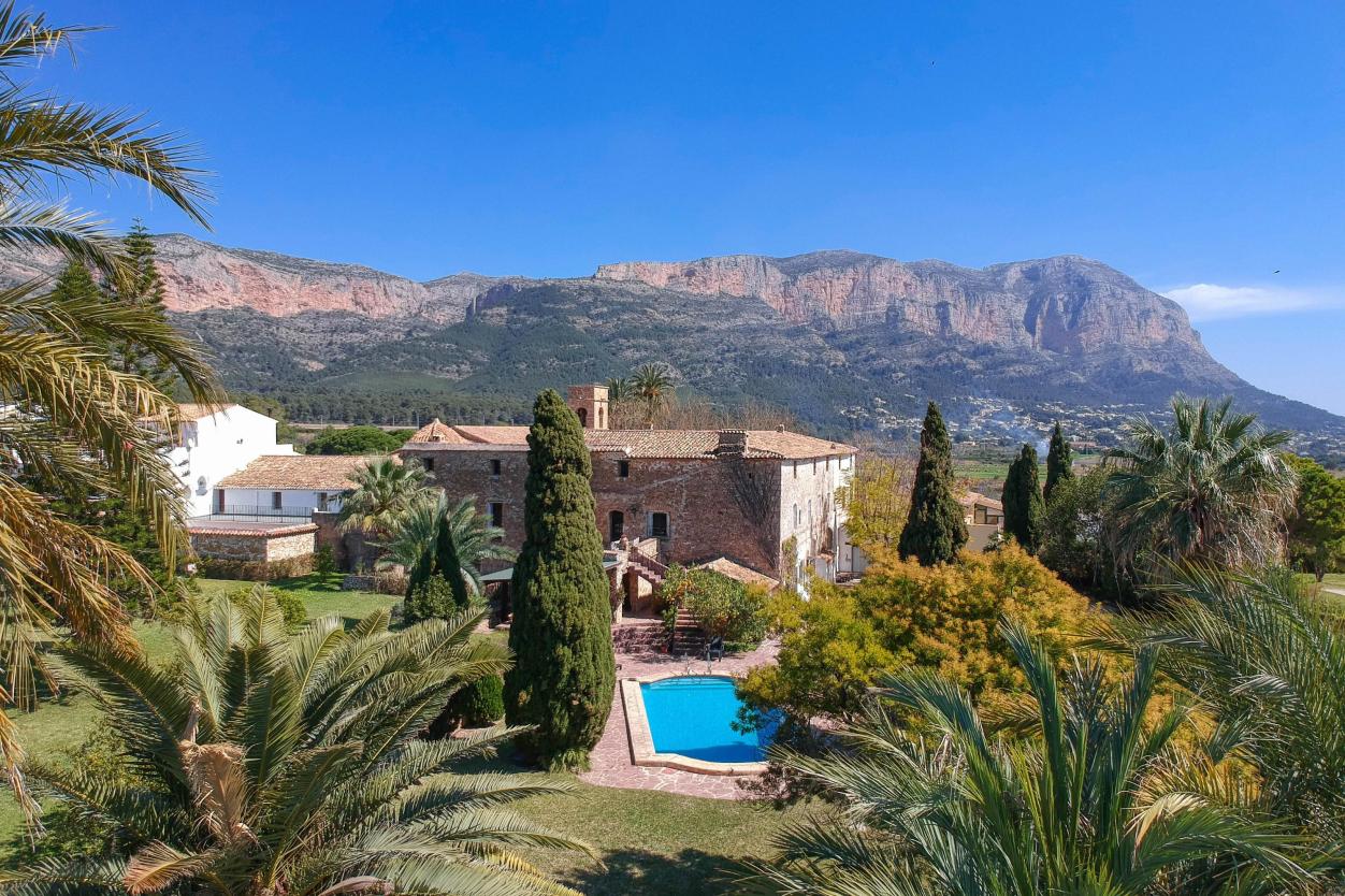 5 bed villas in Denia