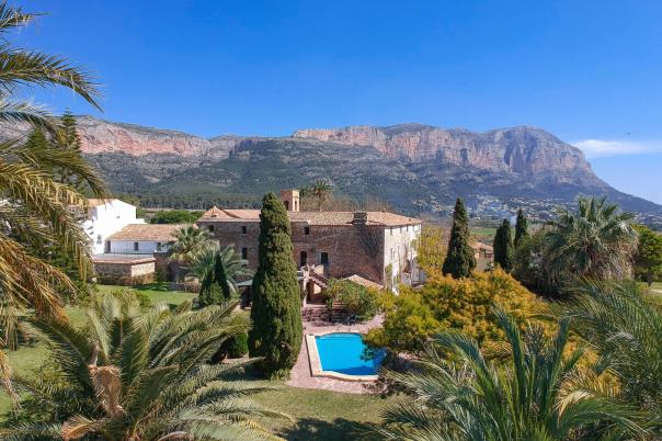 5 bed villas in Denia