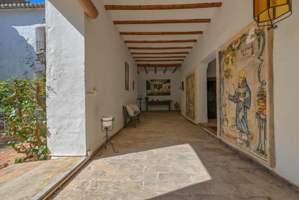5 bed villas in Denia
