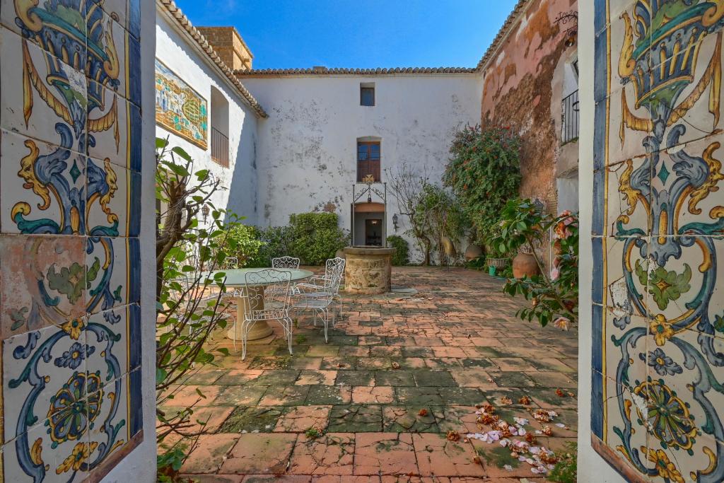 5 bed villas in Denia