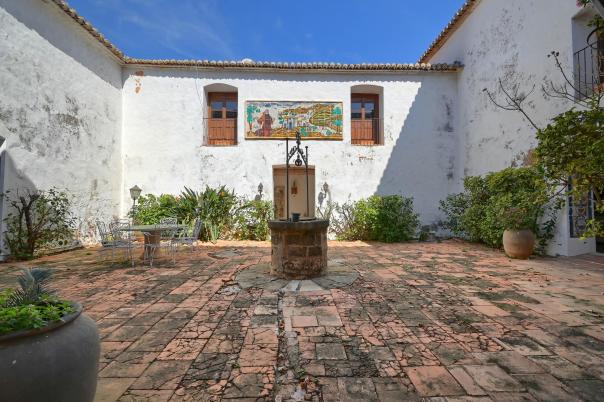 5 bed villas in Denia