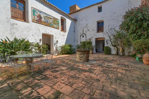 5 bed villas in Denia