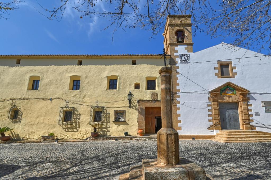 5 bed villas in Denia
