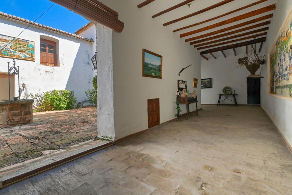5 bed villas in Denia