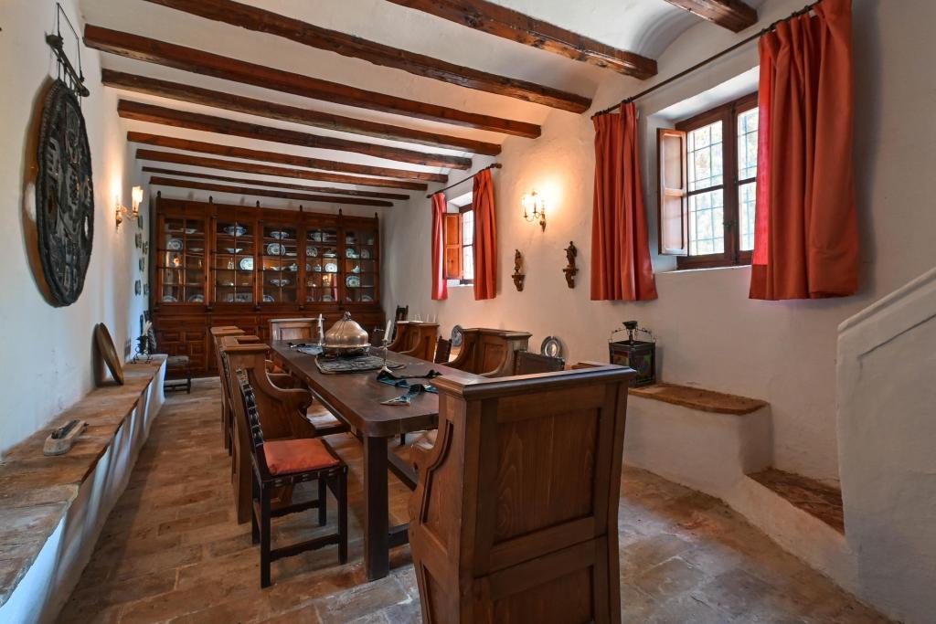 5 bed villas in Denia
