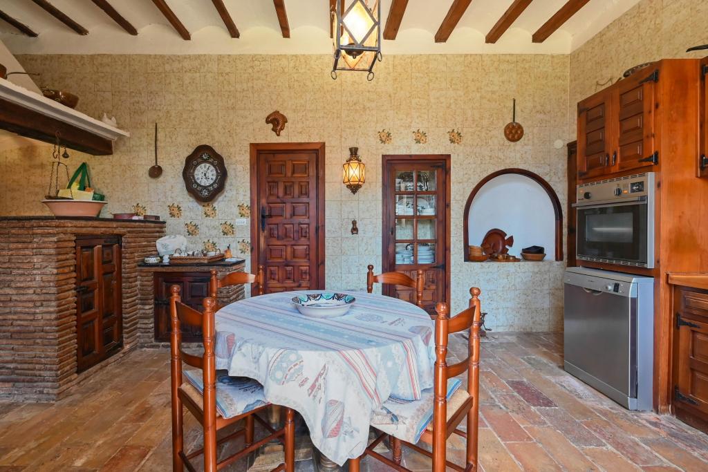 5 bed villas in Denia