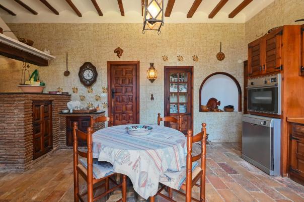 5 bed villas in Denia