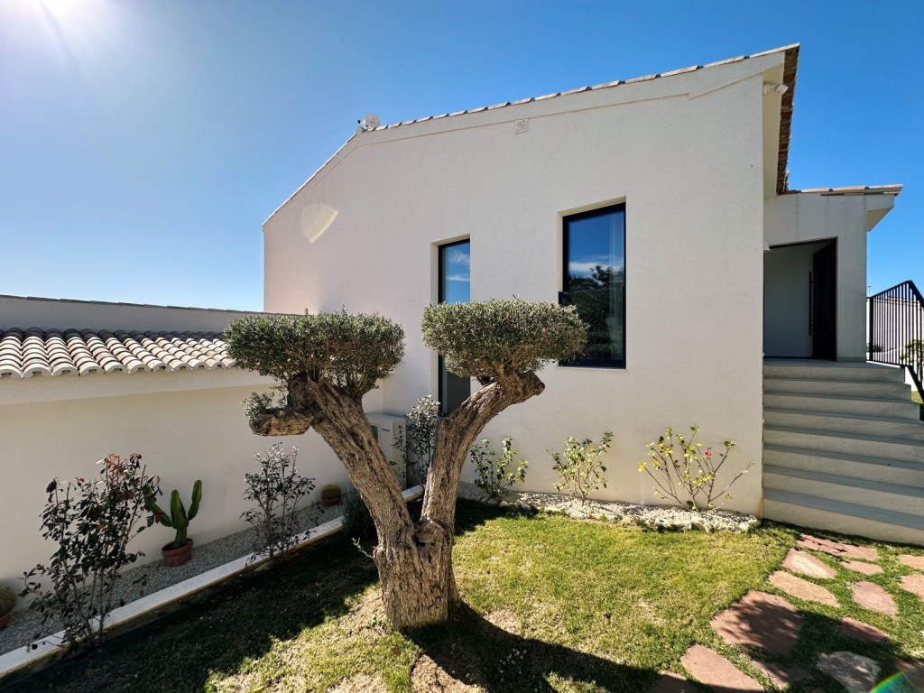 5 bed villa in Benitachell