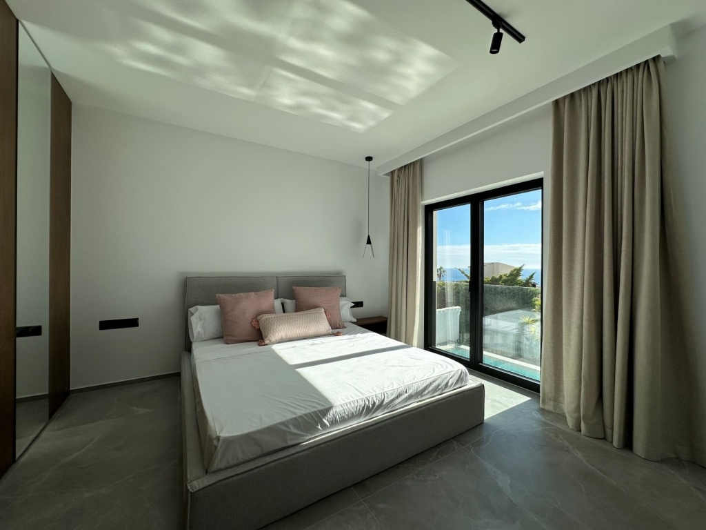 5 bed villa in Benitachell