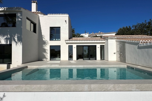 5 bed villa in Benitachell