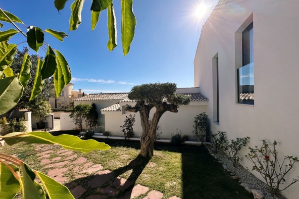 5 bed villa in Benitachell
