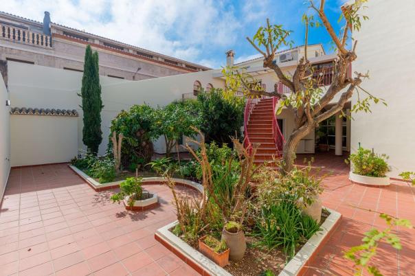 5 bed town_house in Pedreguer