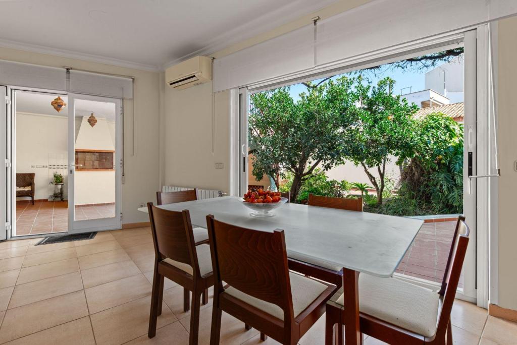 5 bed town_house in Pedreguer