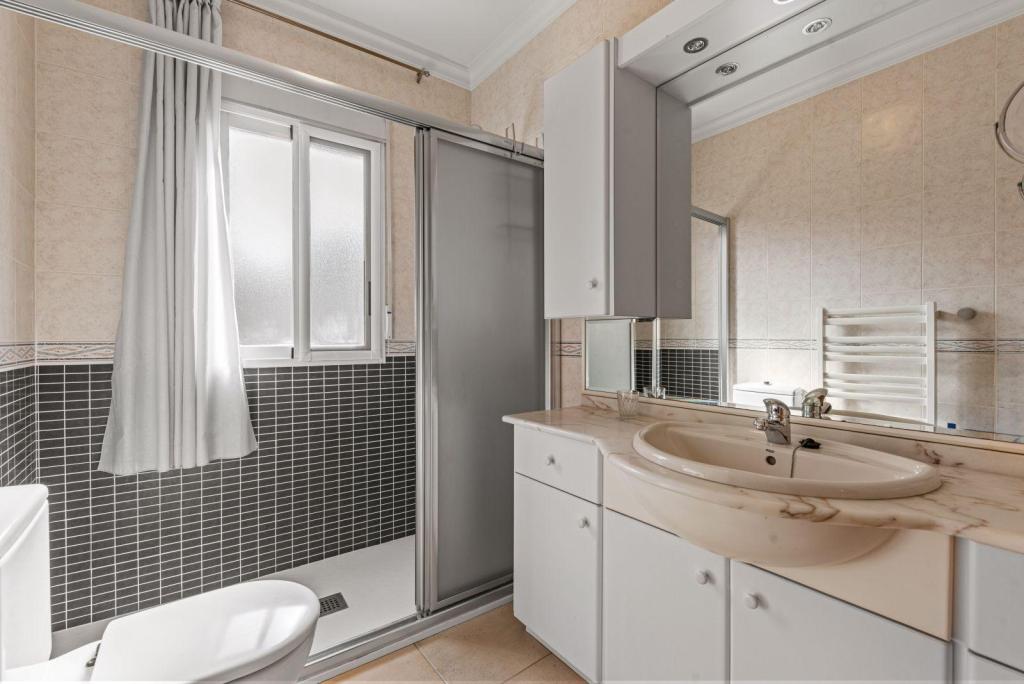 5 bed town_house in Pedreguer