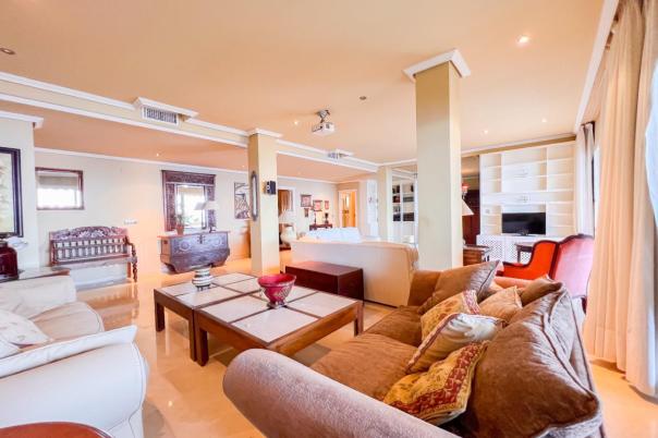 5 bed apartment in Altea